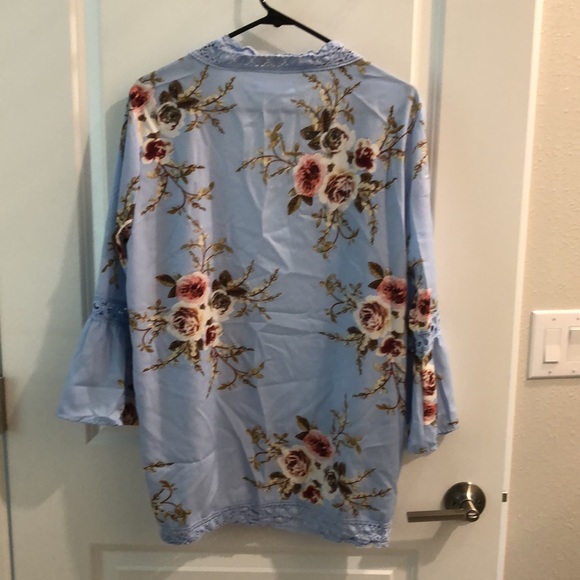 Blue Floral Open Front Shirt, Size Small NWOT - Picture 4 of 5